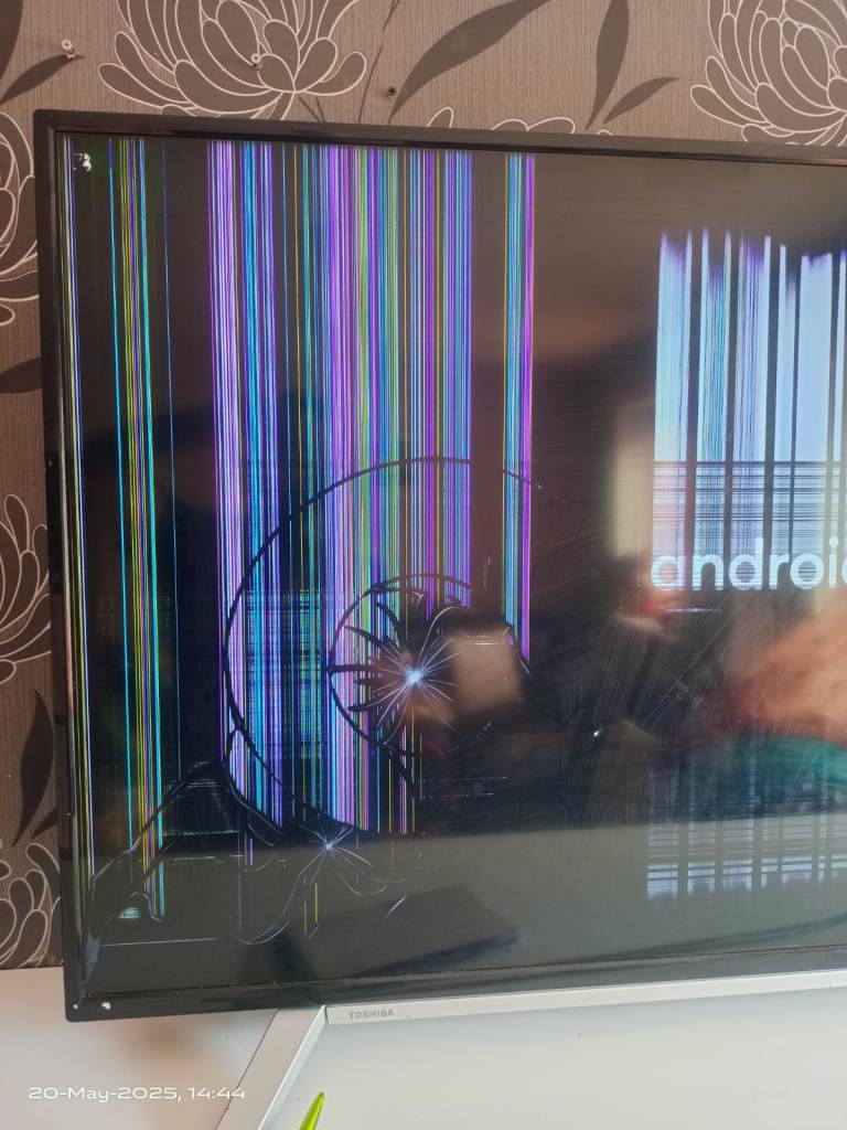 Toshiba Smart TV 49inch broken screen 