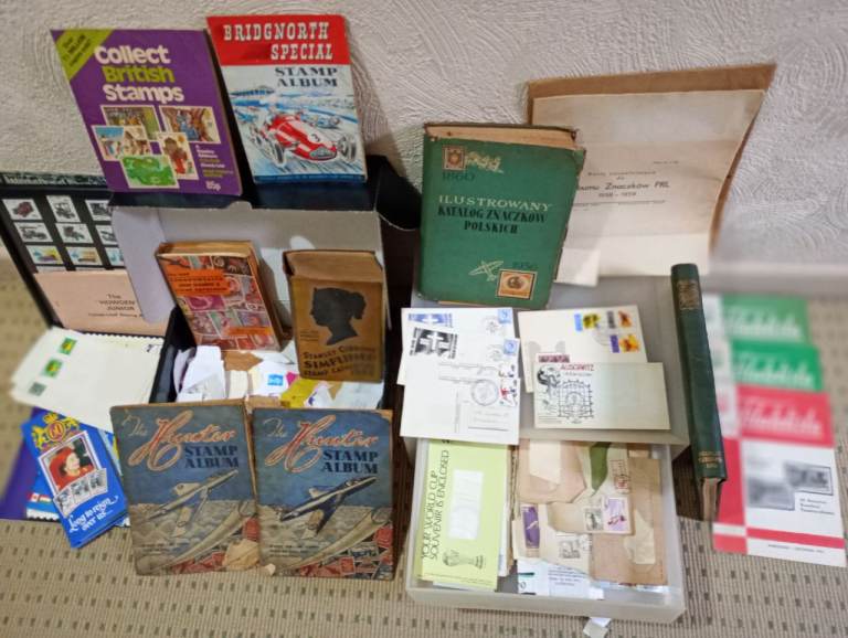 AMATURE STAMP COLLECTION 