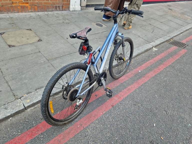 Giant Mountain Bike – 17” Frame (S/M)