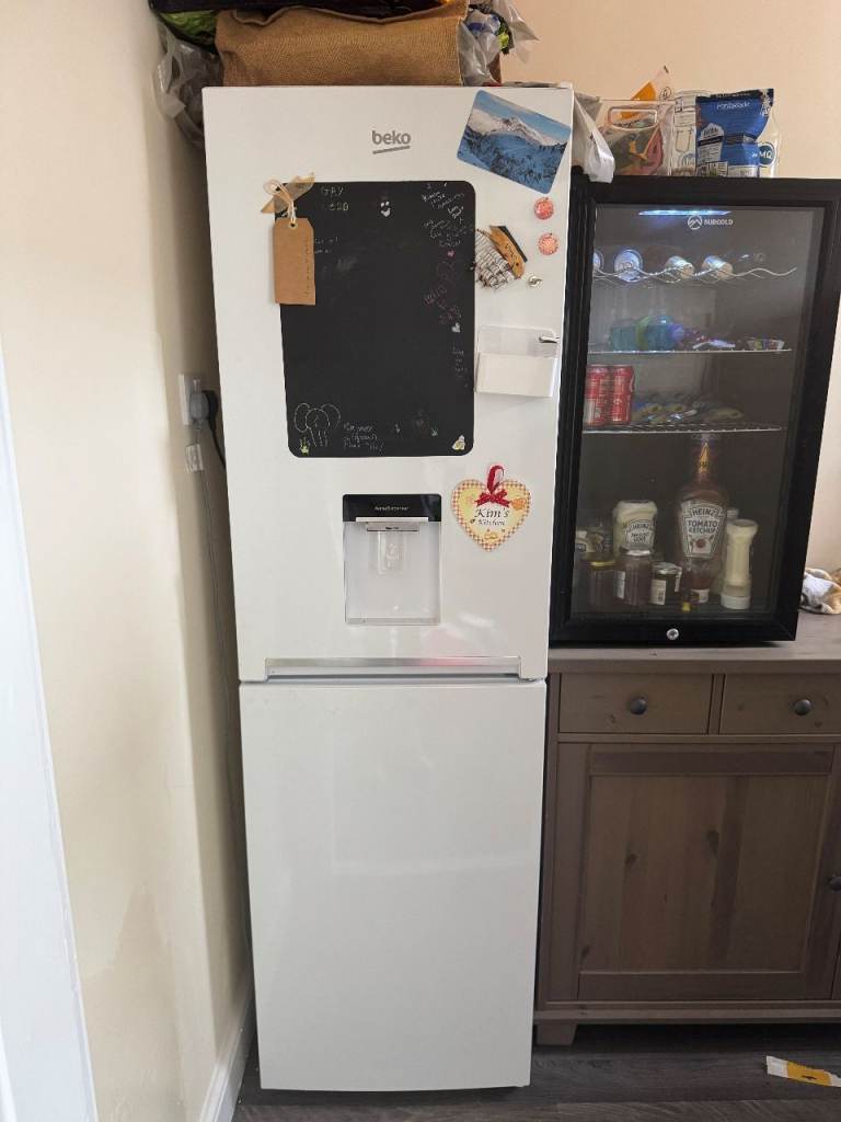 Beko CFG1582DW fridge freezer