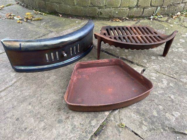 Grate, Ash Tray And Guard With Vent