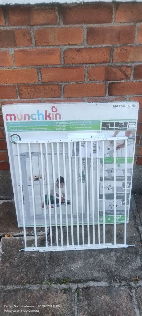 Munchkin child gate 76-82cm x 2