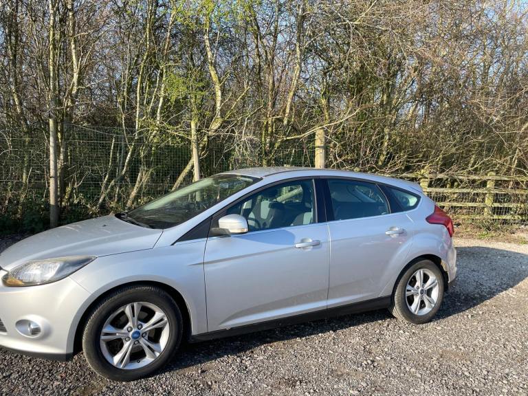 FORD FOCUS 1.6 AUTOMATIC ZETEC 61 REG 5 DOOR RECENT SERVICE MOT JUNE 18TH LOW INSURANCE 