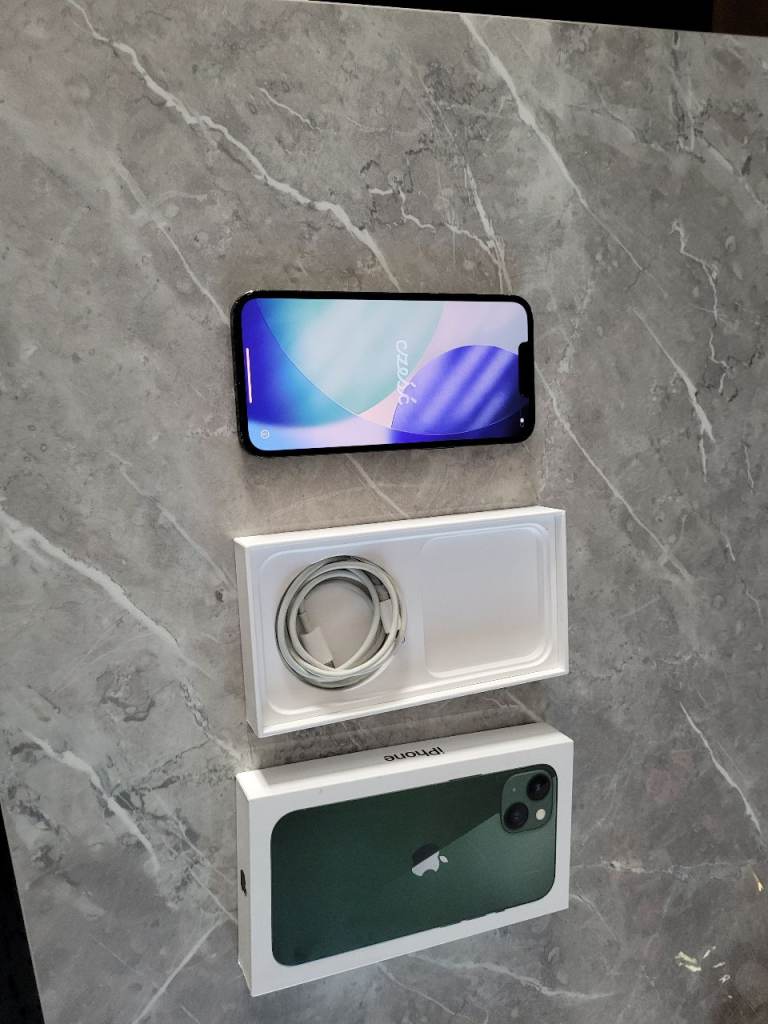 Apple iPhone 13 - Green