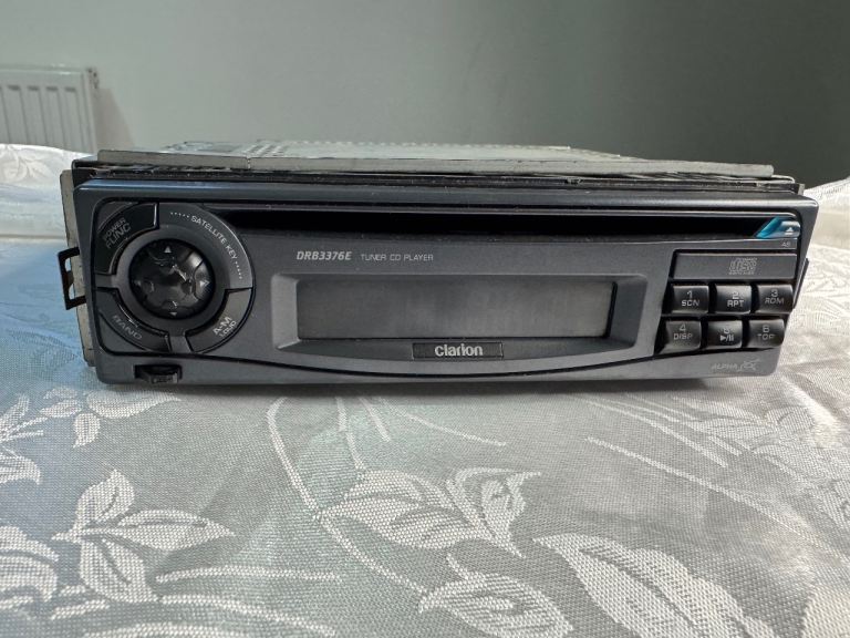 Clarion DRB3376E Tuner CD Player Car Stereo