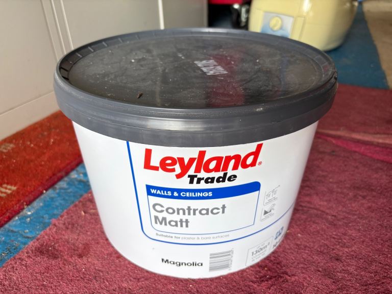 Leyland Trade Contract Matt Emulsion Paint - 10L Magnolia