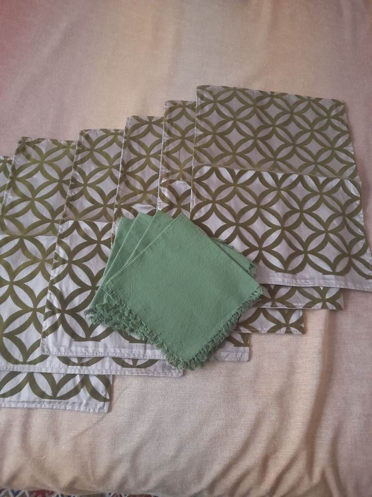 New, set of 6 silk table mats with napkins.
