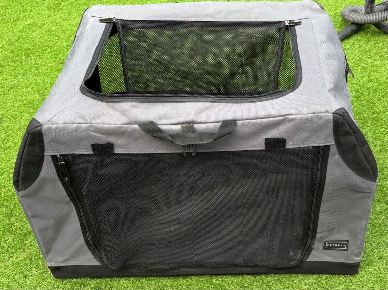 Immaculate collapsible Dog crate/carrier
