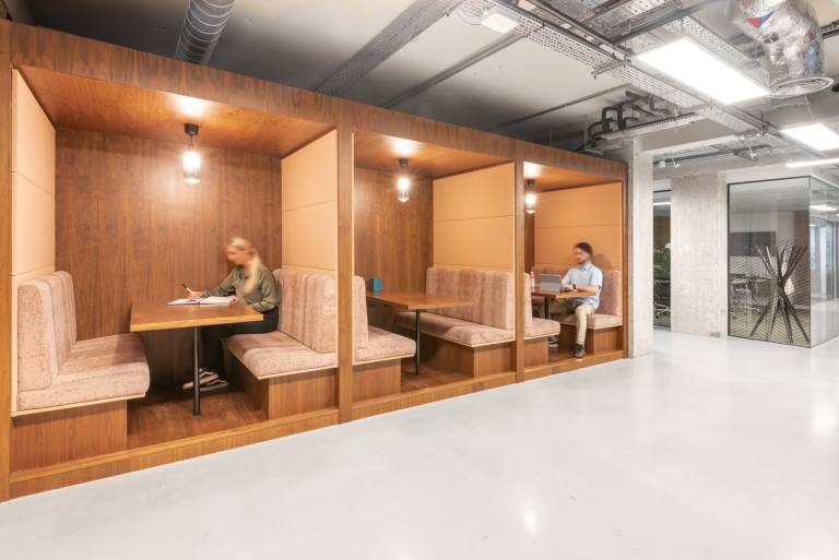 Manchester - M1 5AN \ Coworking Space with Desks Available Now