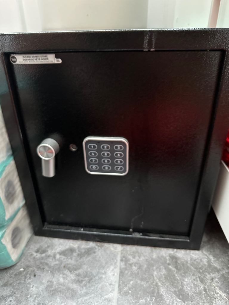 Yale Electronic Digital Safe with Keypad