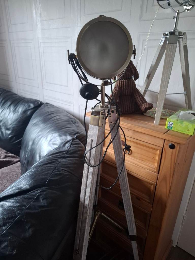 Wilko Portland Vintage Tripod Floor Lamp - Chrome & Light Wood