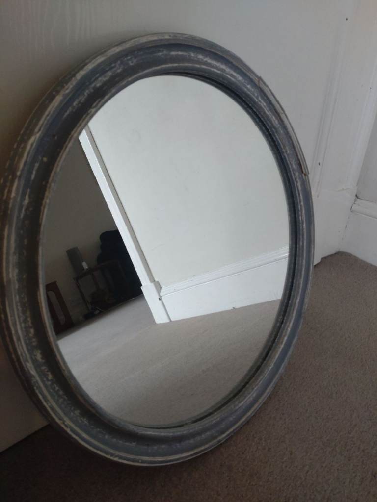 Free round mirror 