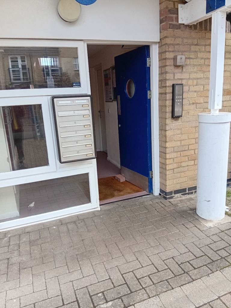 1-Bedroom Flat in Canary Wharf