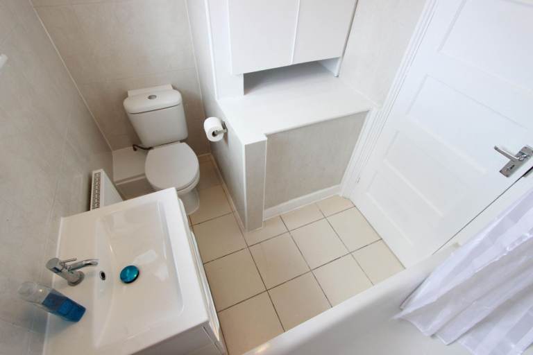 Spacious 3 Bed Flat. AVAILABLE MID AUGUST. Southgate N14 