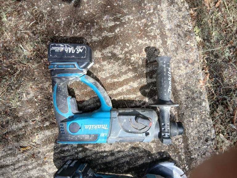 Makita Rotary Hammer Drill – Cordless with Battery