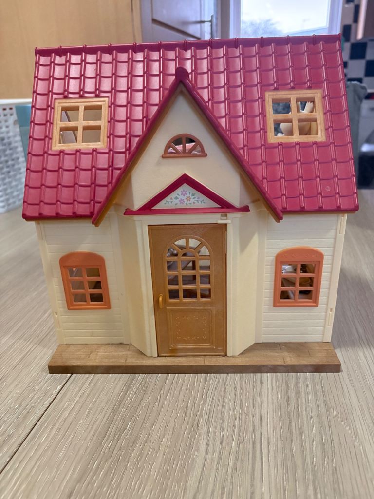 Sylvanian families red roofed cottage and furniture 