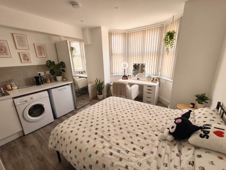 Stylishly furnished with modern interiors this bright space offers comfortable