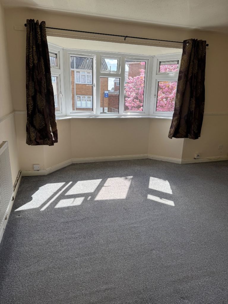 3 Bed First Floor Flat **TO RENT** Falcon Crescent Bilston WV14 9BE ***AVAILABLE NOW***