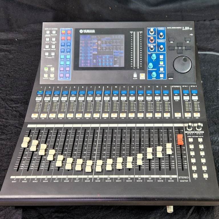 Yamaha LS9-16 Digital Mixing Console / Sound Desk (Used)