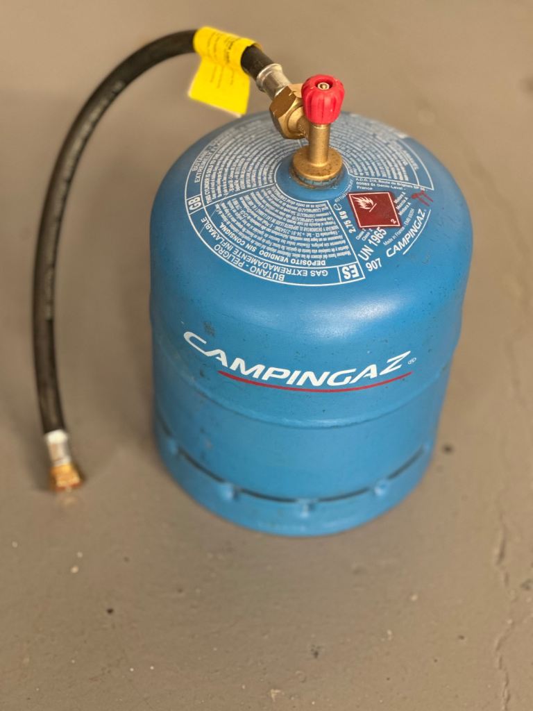 907 Campinggaz bottle with pipe for a caravan 