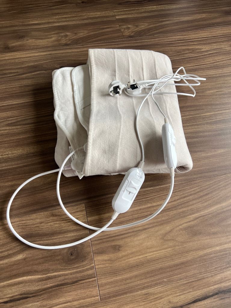 Electric blanket/sheet for double bed. Dual control 