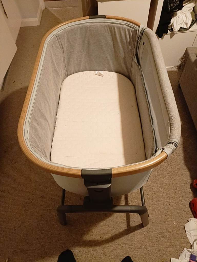 image for Maxi Cosi Iora Air Bedside Co-Sleeper Crib Grey