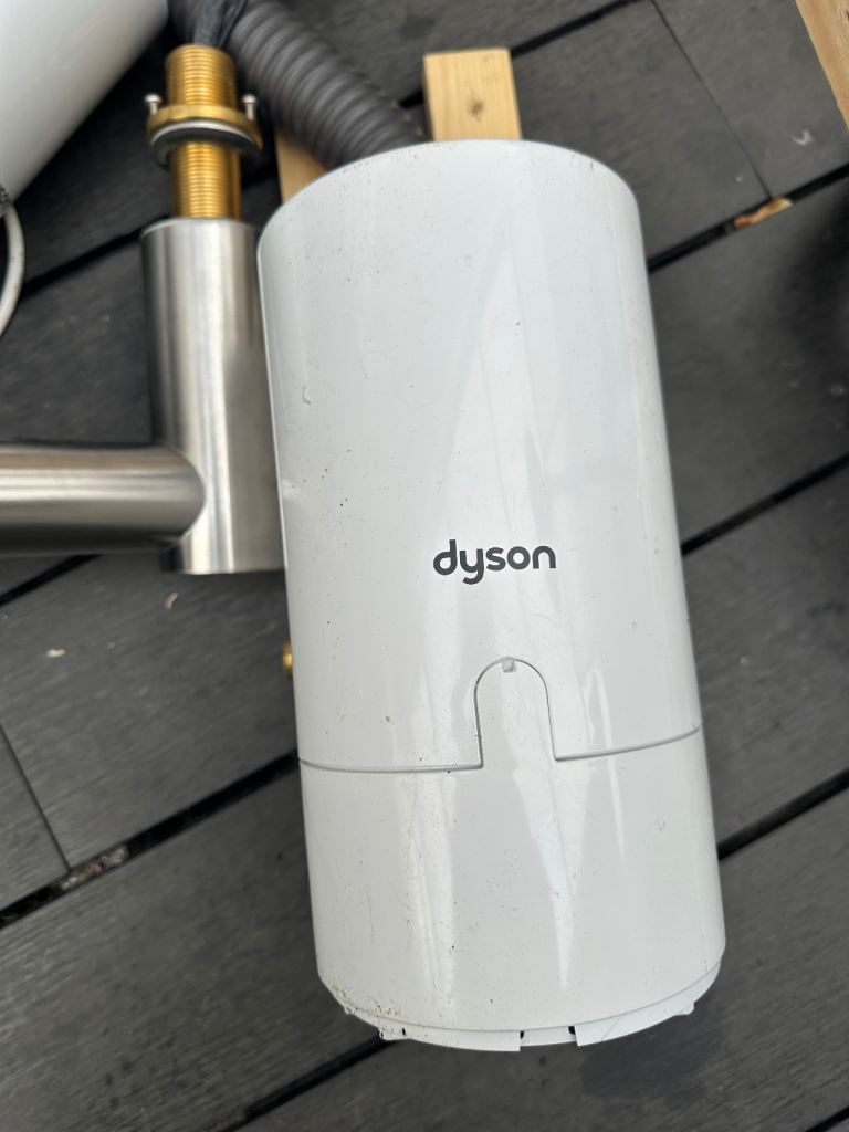 Dyson Airblade Handryer Tap WD04