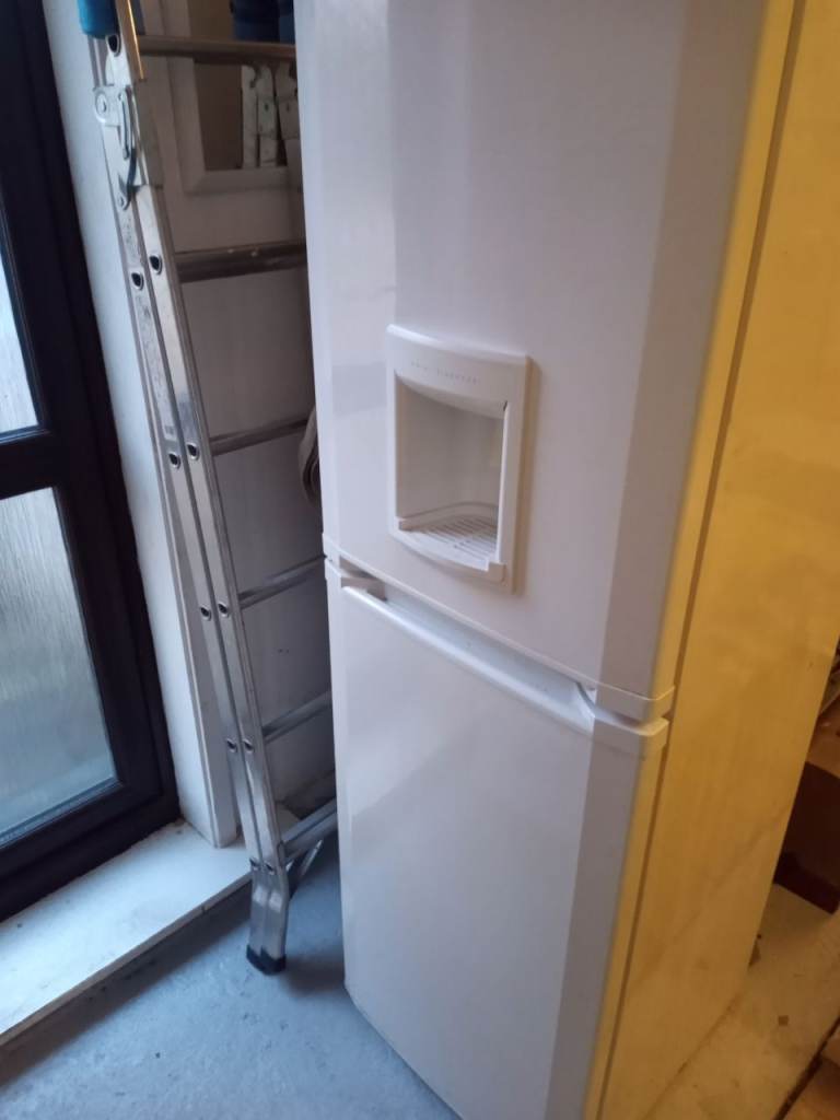 Beco fridge freezer frost free. 