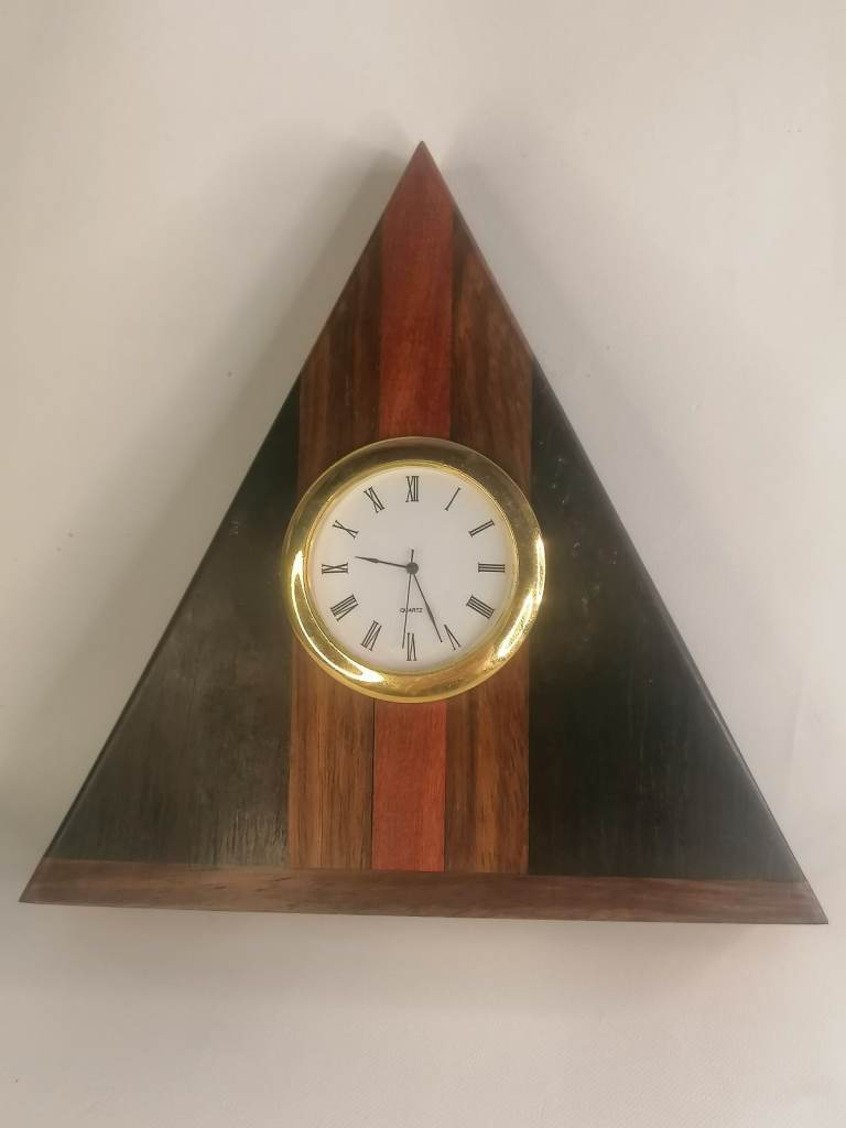 Vintage Desk Wooden Piramid Clock 6-inch height.. (need put battery).. As seen.