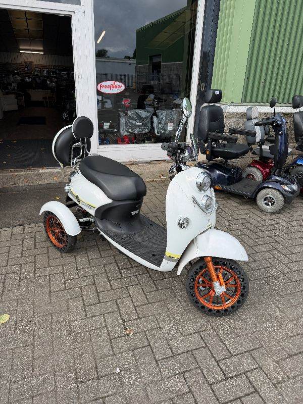White 3-Wheel Electric Scooter - Good Condition