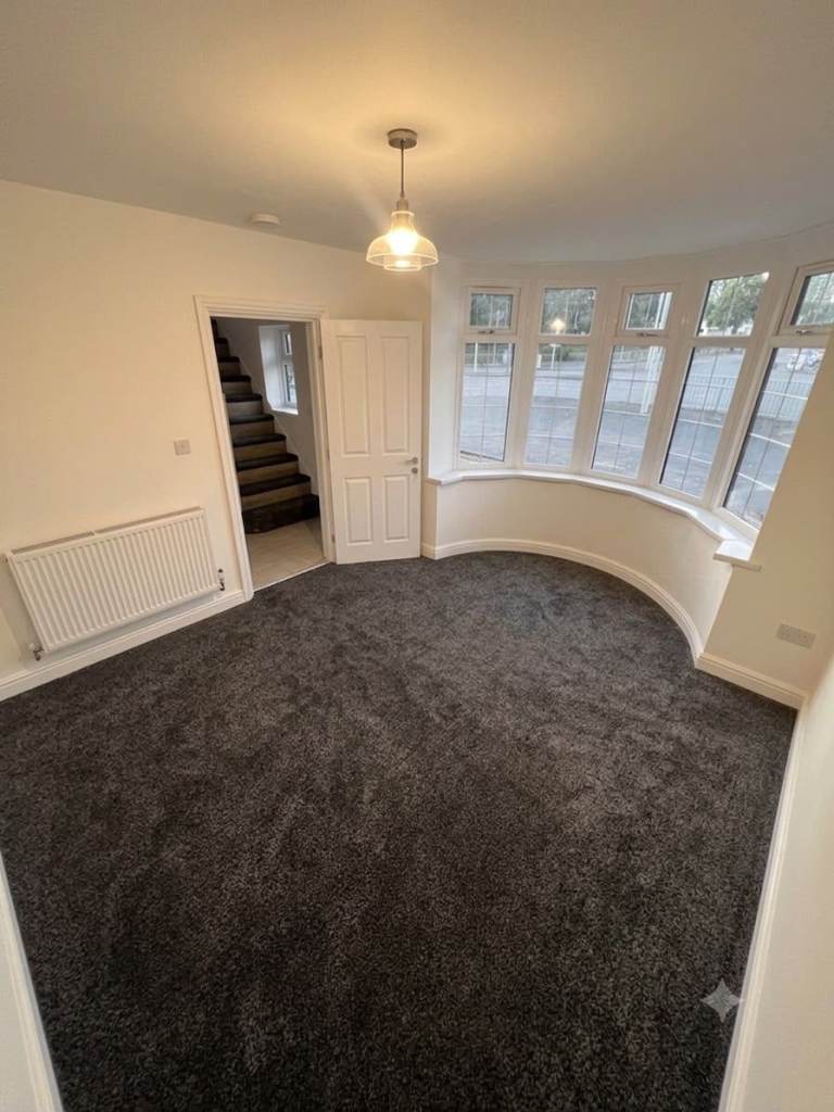 4 ROOMS TO RENT