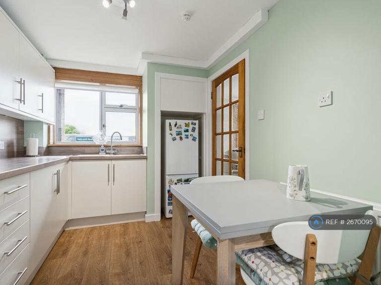 2 bedroom flat in Dean Road, Bo'ness, EH51 (2 bed) (#2670095)