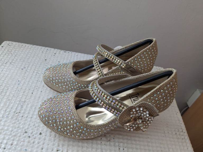 Brand new childrens size 10 gold £10