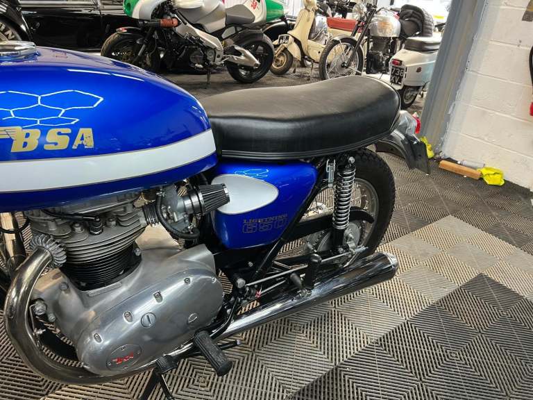 1971 BSA Lightning Twin Carburettor 650 cc Unit Construction, show condition, px