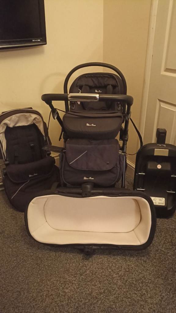 3 in 1 Silver Cross travel system (almost new)