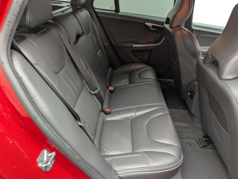 2017 Volvo V60 2.0 D3 R-Design Nav Estate 5dr Diesel Auto Euro 6 (s/s) (150 ps) PARK ASSIS ESTATE...