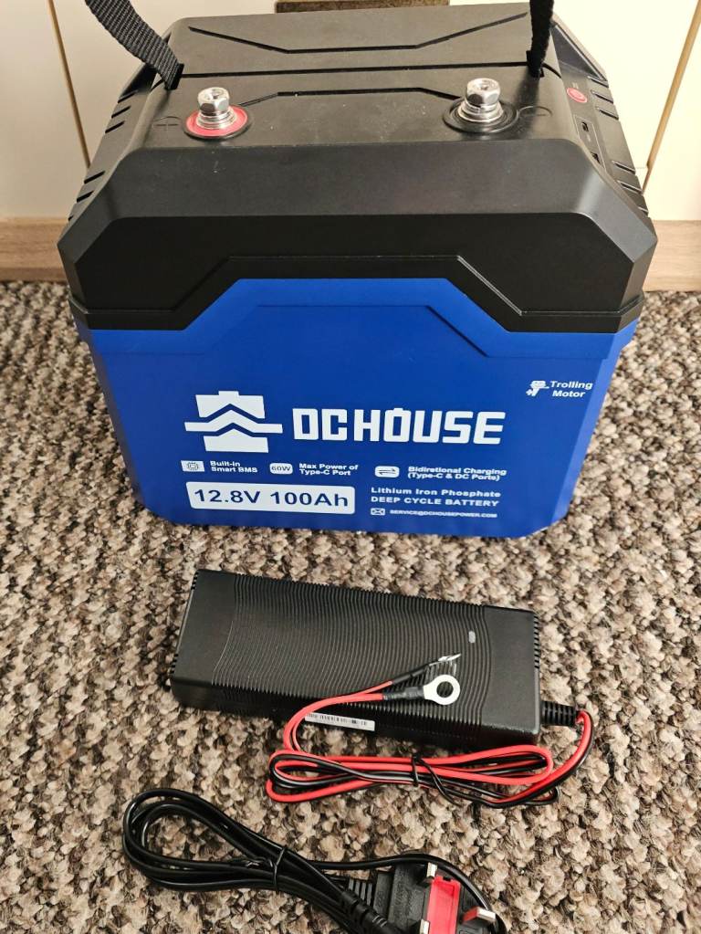 Lifep04 100ah leisure battery + charger, new