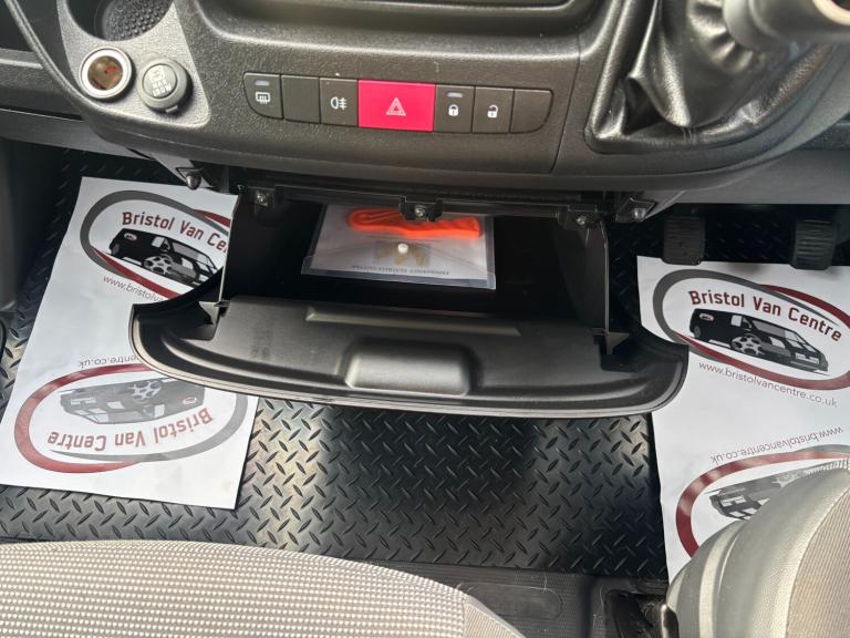 2013 Peugeot Boxer  2.2 HDi 440 Window Van 4dr Diesel Manual FWD L4 H2 (130 bhp) Minibus Diesel M...