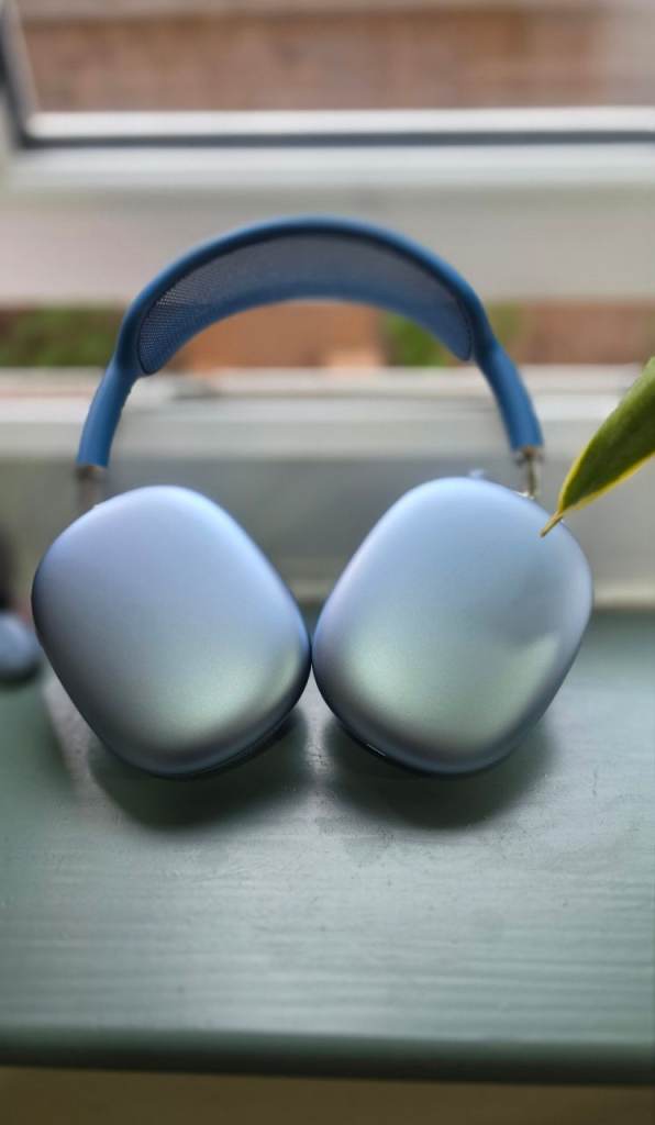 Apple AirPods Max Headphones with Smart Case & Charger – Sky Blue (Lightning), Good Condition