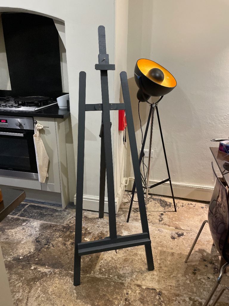 Floor standing Easel
