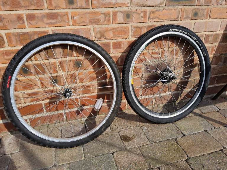 Pair of 26" Mountain Bike Wheels with Tyres – 