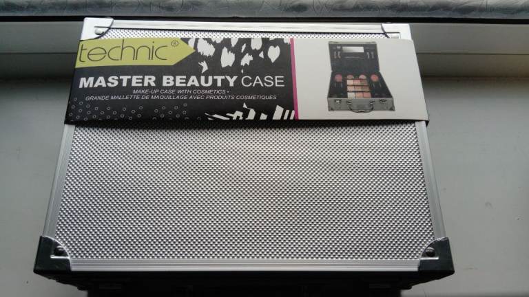 Technic Master Beauty Case with lots of make up sealed inside – Silver Brand New Unopened