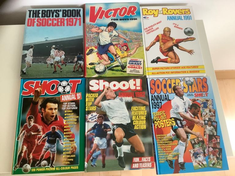 Various vintage football annuals