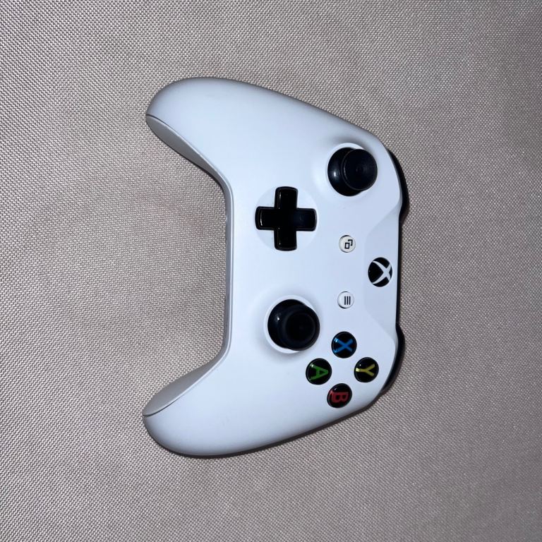 Xbox One Wireless Controller – White, Good Condition