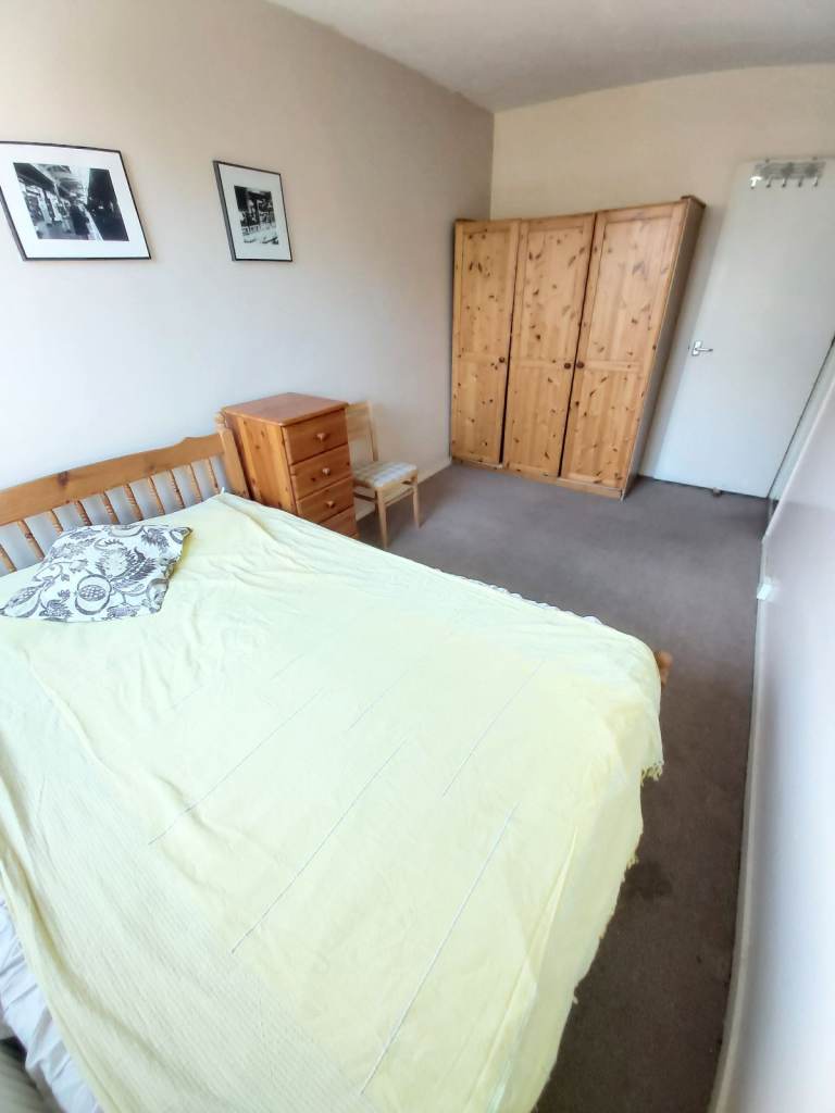4 bed flat, Oval, Kennington, zone 1/2