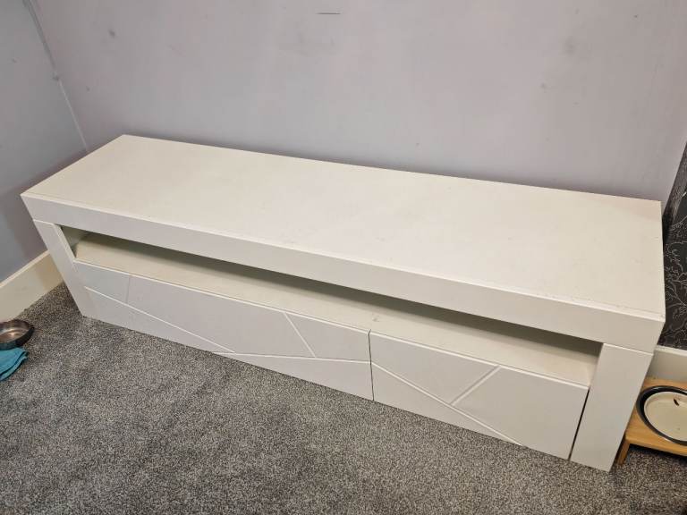 White TV unit/stand with space for set top boxes & storage below FREE DELIVERY 084