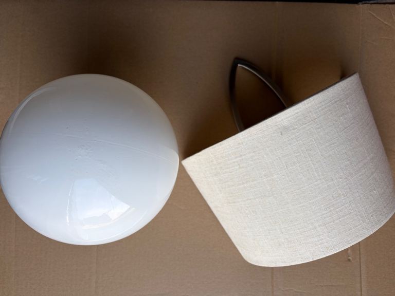 Pair off light fittings 