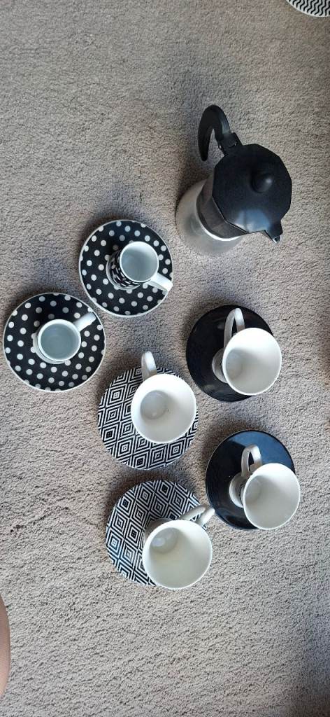 Espresso Coffee Maker with 6 Cups and Saucers