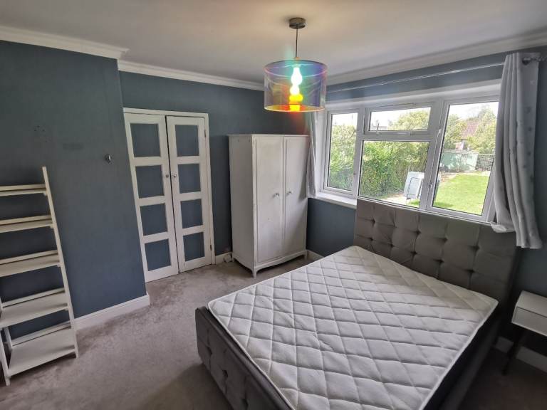 Double bedroom in Swansea - SA5 9AP 