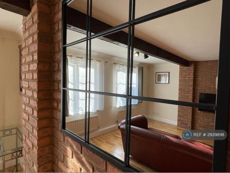 2 bedroom flat in The Spires, Canterbury, CT2 (2 bed) (#2939898)